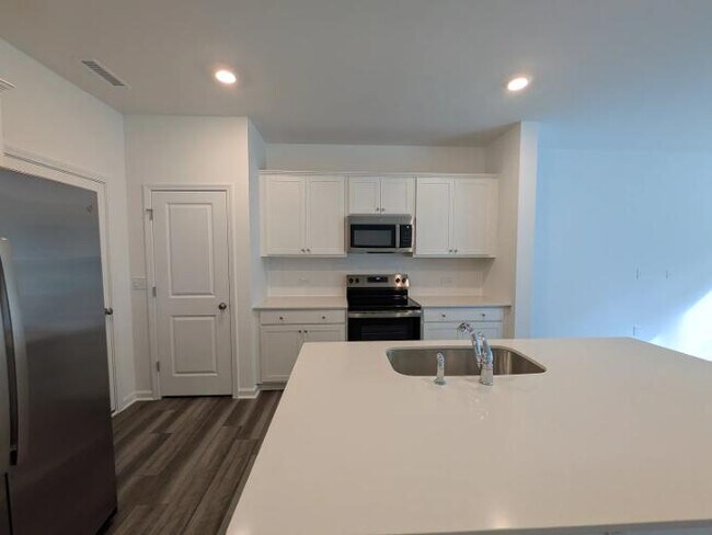 Foto del edificio - 898 Pilot St