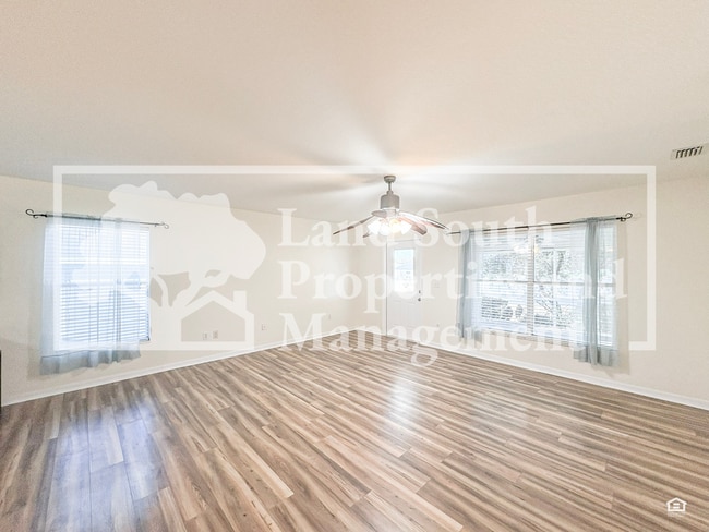 Building Photo - 3-Bedroom Home with Screened Porch and Fenced Yard in North Lakeland