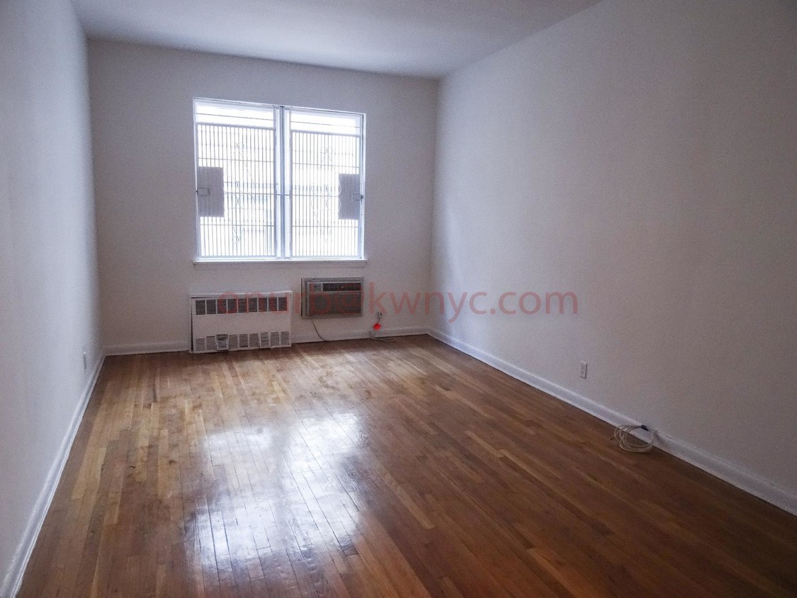 Primary Photo - 506 E 88th St