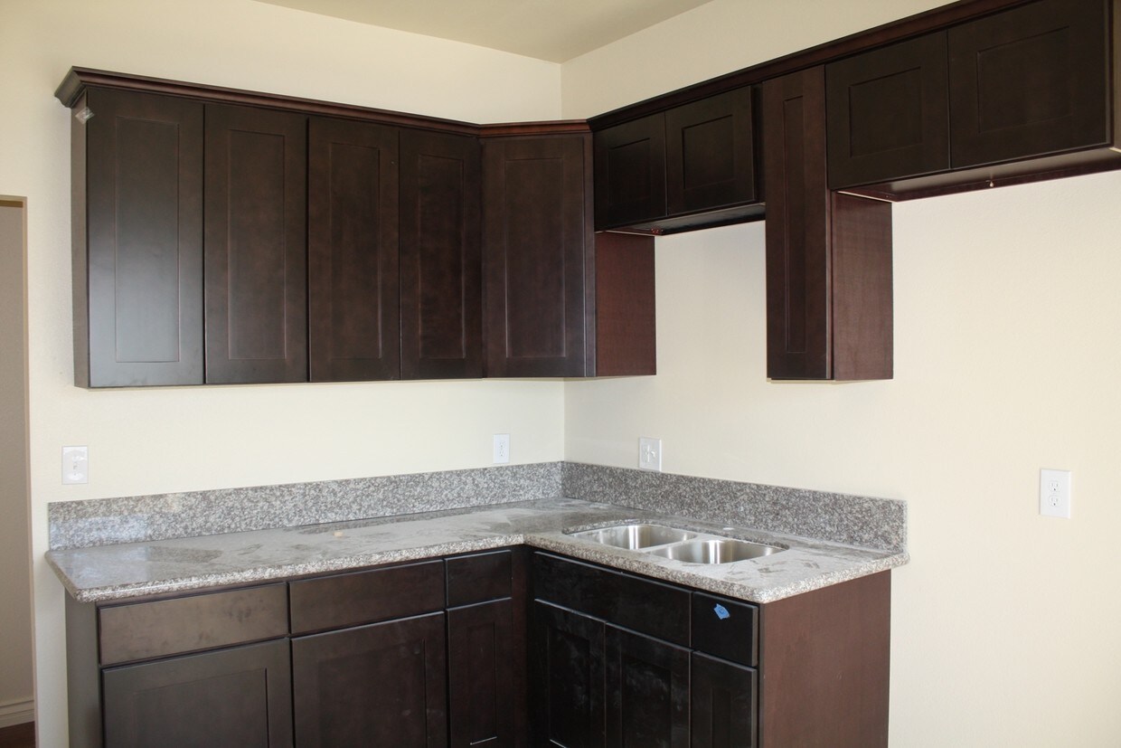 Kitchen - 1019 N Pershing Ave
