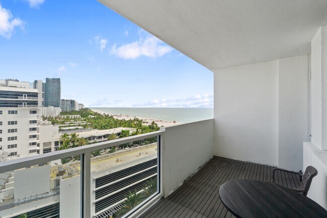 Foto del edificio - 100-1135 Lincoln Rd