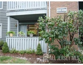 Building Photo - 8201 Tamarron Dr