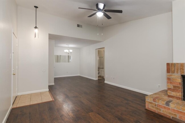 Foto del edificio - 10555 Turtlewood Ct