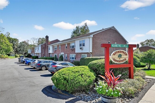Foto del edificio - 16 Roundtree Cir