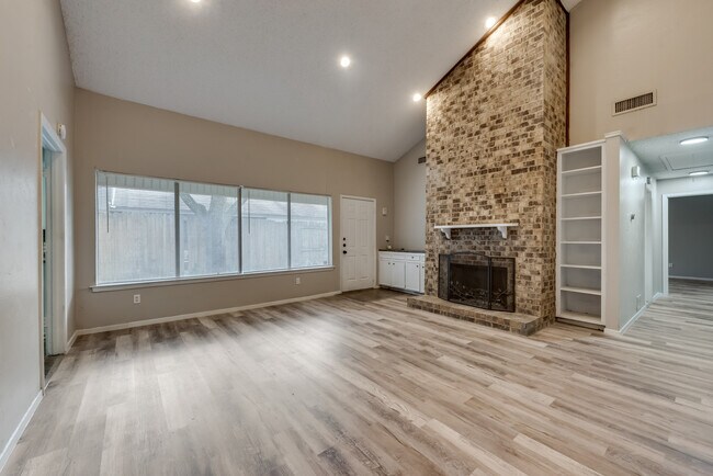 Building Photo - 351 Towne House Ln