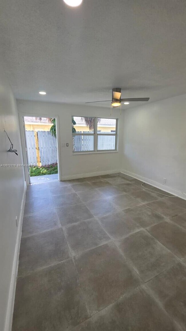 Building Photo - 5303 NW 18th Ct
