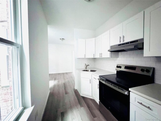 Building Photo - 16-88 Gates Ave