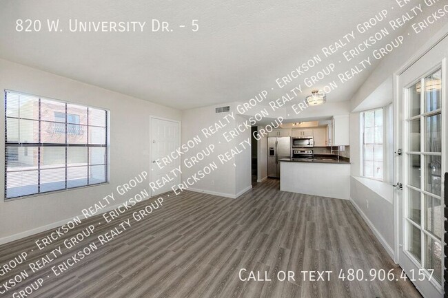 Foto del edificio - 820 W University Dr