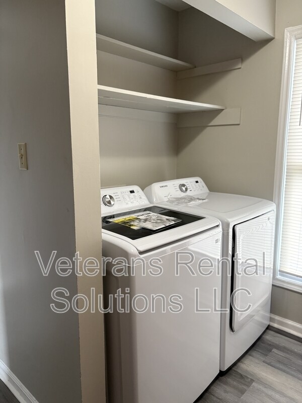 Foto del edificio - 410 Kirkcaldy Ct