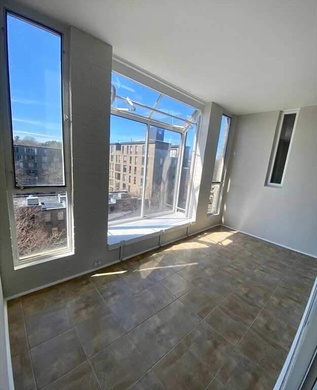 Foto del edificio - 77 Pond Ave
