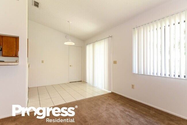 Foto del edificio - 1124 Blufield Ave