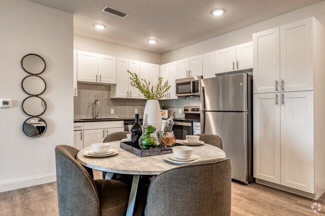 1BR, 1BA - 689SF - Grand Oak Apartments