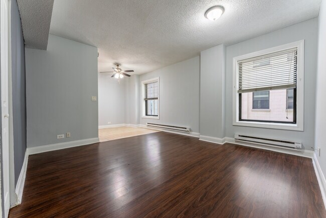 Foto del edificio - 4520 N Clarendon Ave