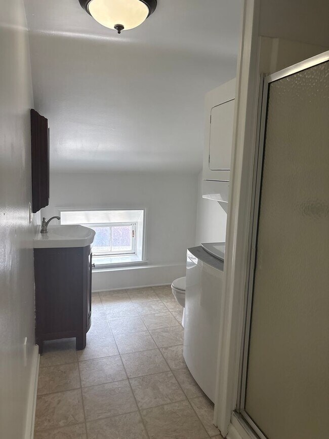 Foto del edificio - 1-2 Bedroom 3rd Floor Apartment Across from Central Market in Downtown York
