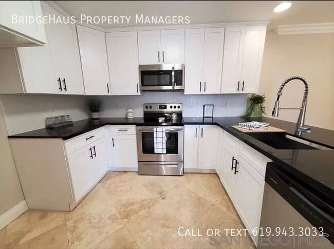 Building Photo - Experience luxury living in the highly sou...