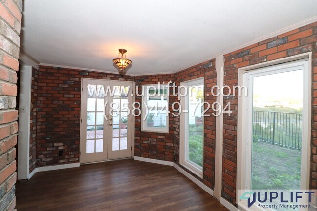 Building Photo - 4 Bed 3 Bath House in Spring Valley w/ Was...