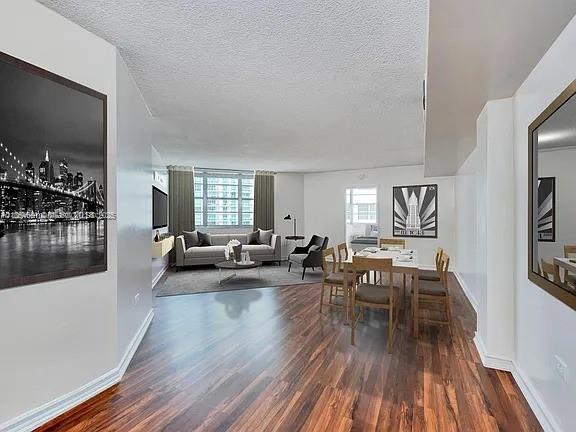 Foto principal - 905 Brickell Bay Dr