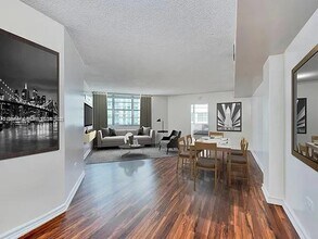 Building Photo - 905 Brickell Bay Dr