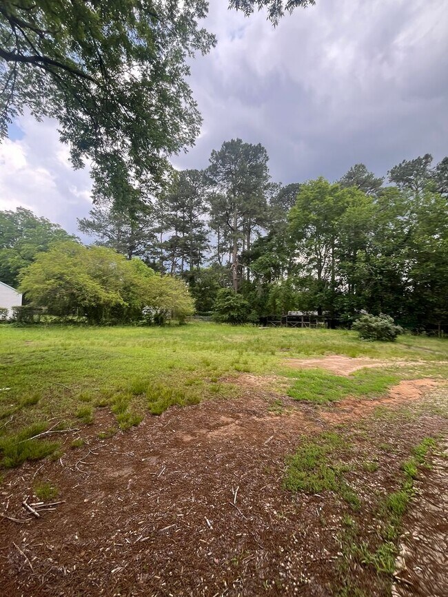 Foto del edificio - Charming 9 Bedroom Home Located In Raleigh NC!!!