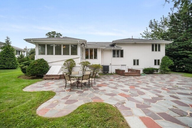 Building Photo - 93 Sevland Rd