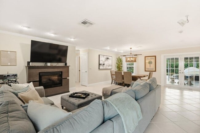 Building Photo - 1905 Meadow Ct