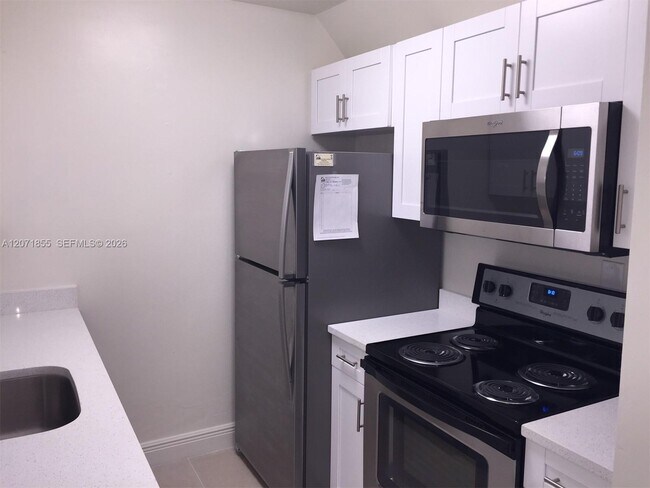 Foto del edificio - 10740 N Kendall Dr