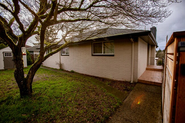 Foto del edificio - 8415 20th Ave SW