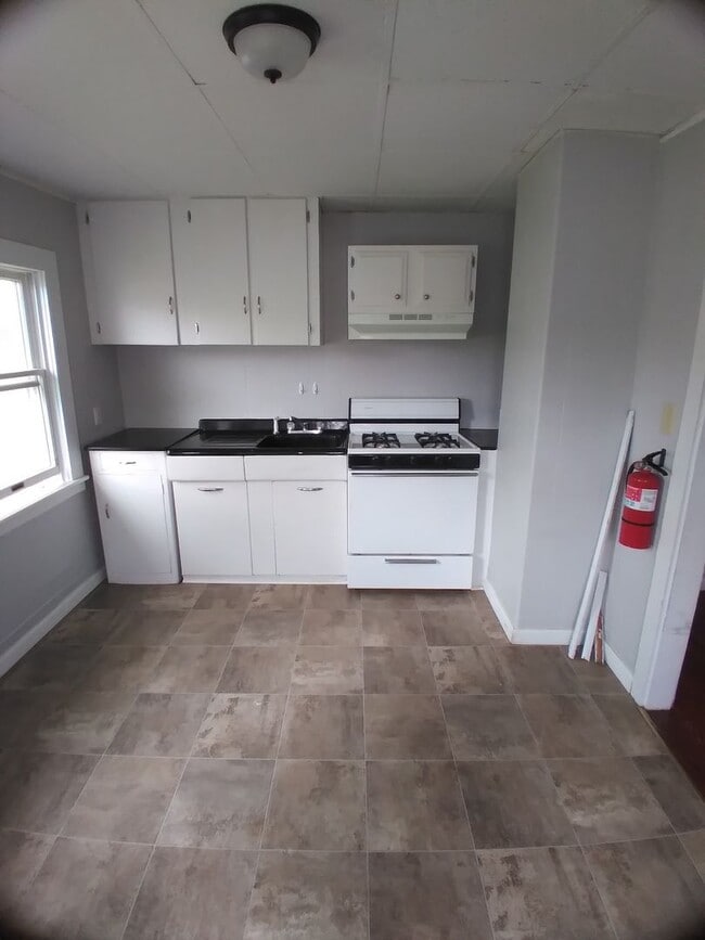Foto del edificio - 1-Bedroom 1-Bathroom Apartment For Rent