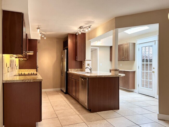 Foto del edificio - 10340 Fischer Pl NE