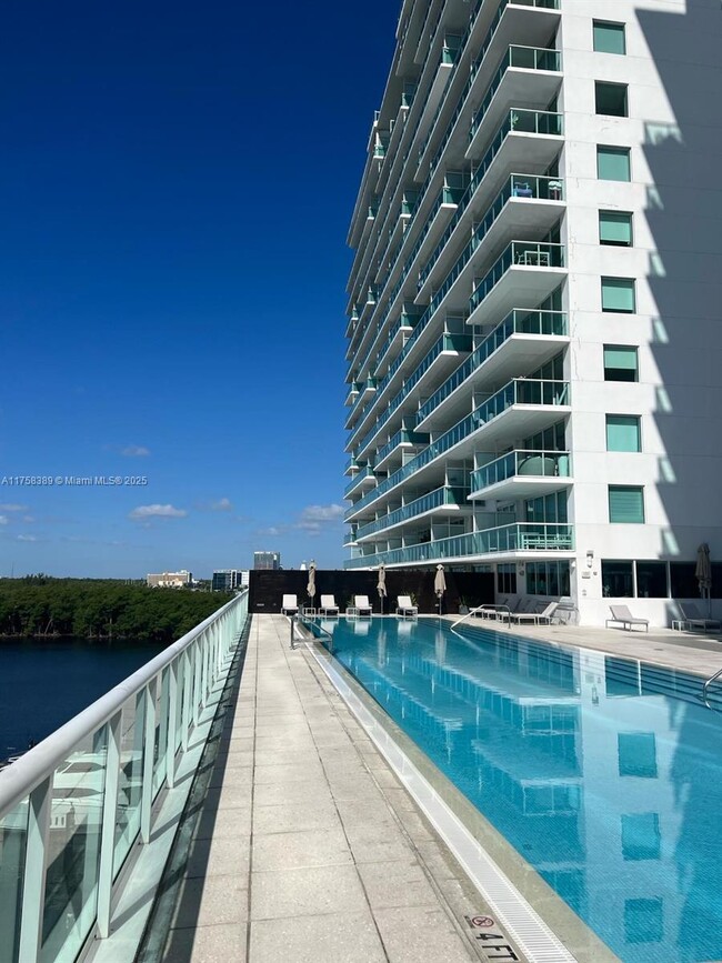 Foto del edificio - 400 Sunny Isles Blvd