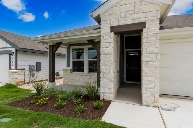 Foto del edificio - 4905 Hazelnut Ln