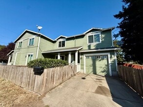 Building Photo - 6836 SE 76th Ave