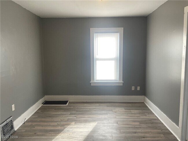 Building Photo - 1365 East Ave