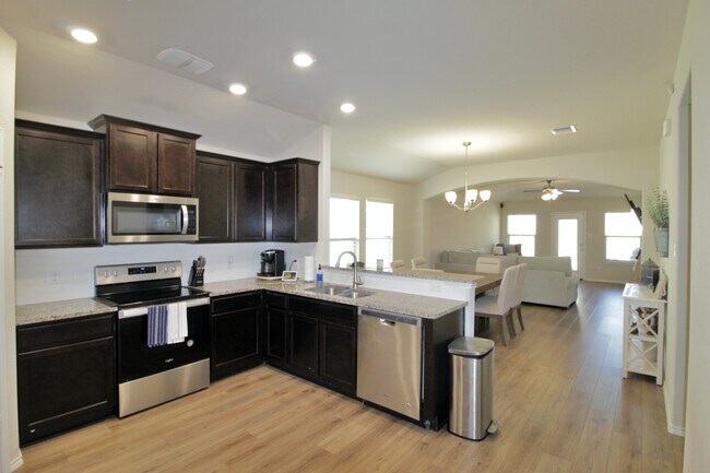 Foto del edificio - 2708 Risinger Rd