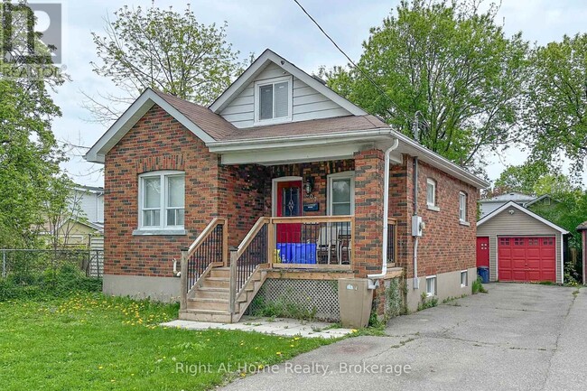 Building Photo - 307 Vimy Ave