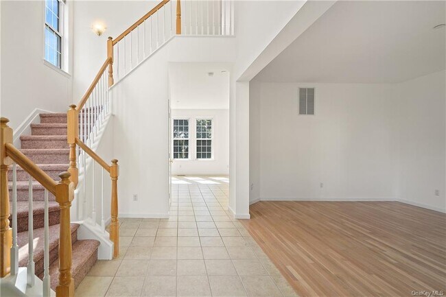 Building Photo - 45 High Point Cir