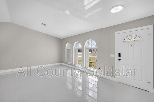 Building Photo - 18662 Arapahoe Cir