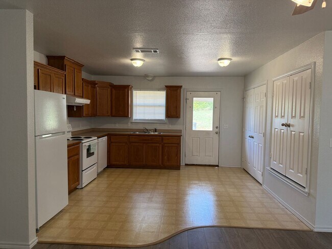 Foto del edificio - 2 Bedroom in Hughes Springs ISD