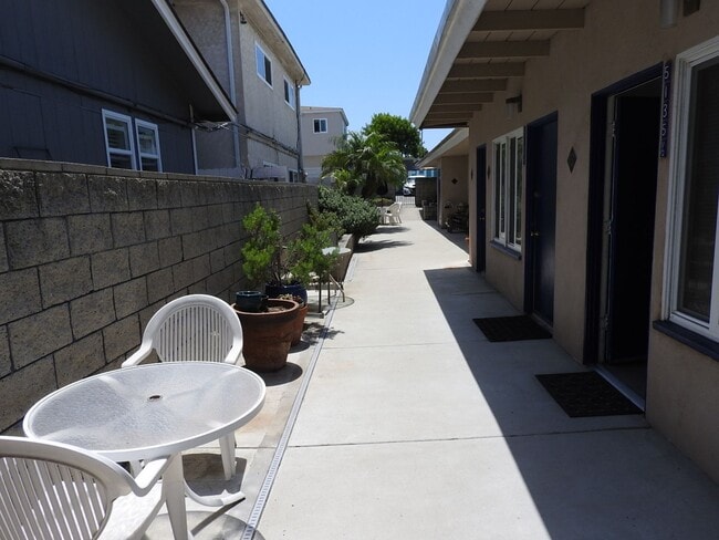 Building Photo - Here's your Beach Bungalow