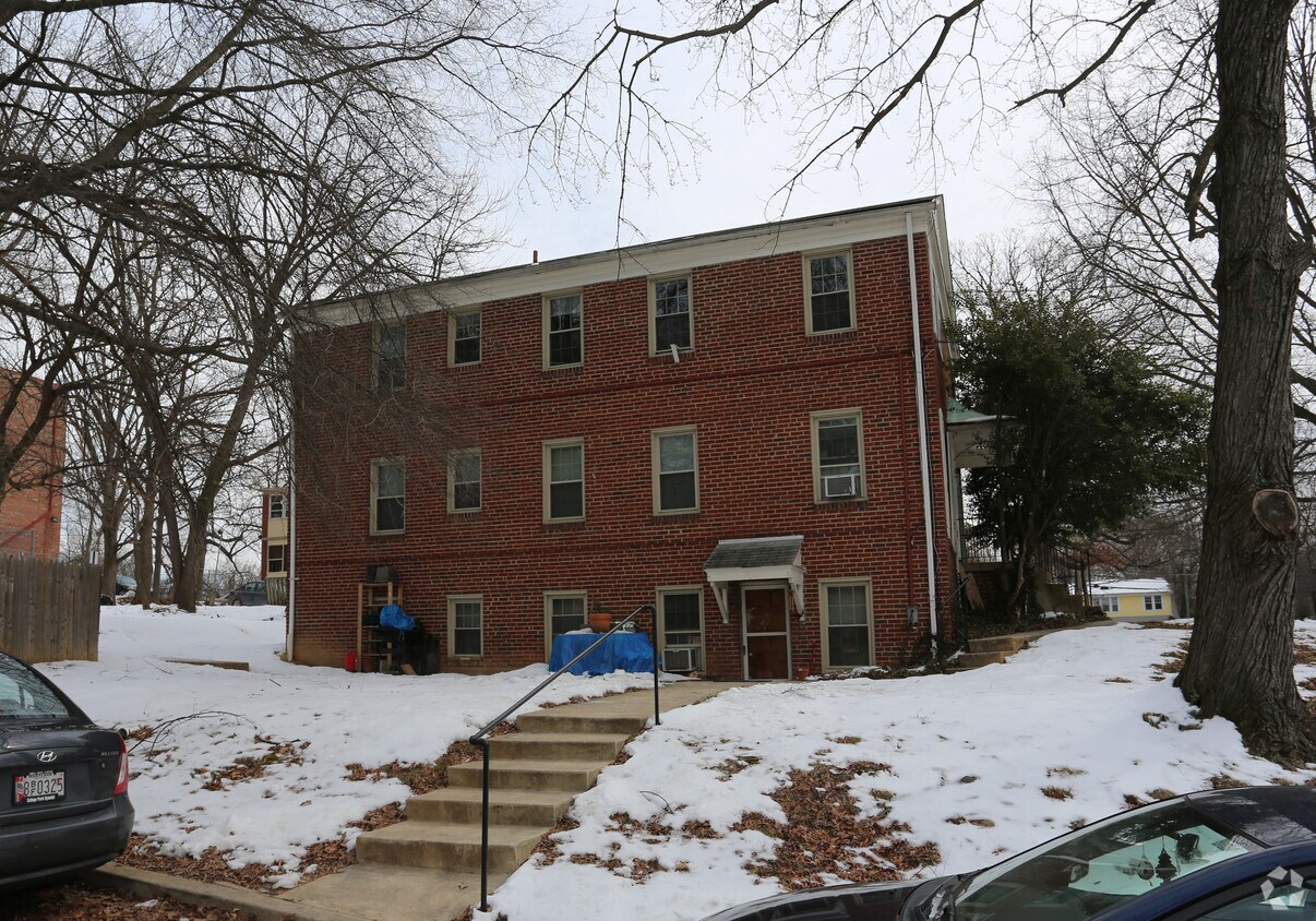 Building Photo - 710 Hudson Ave