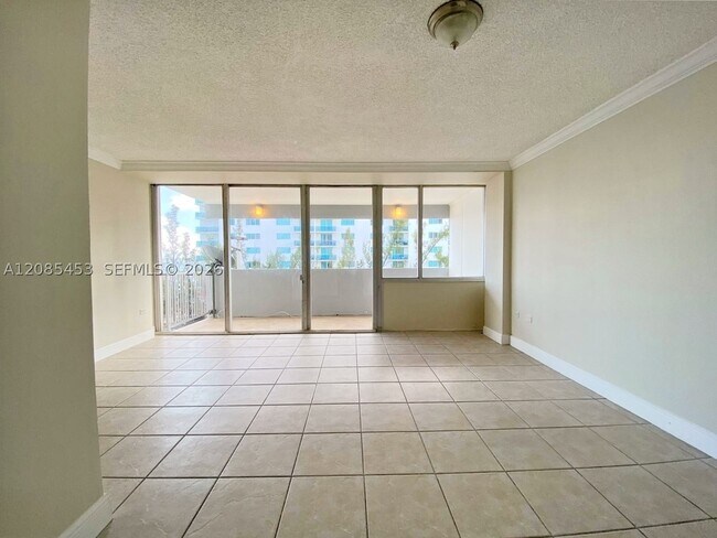 Foto del edificio - 7545 E Treasure Dr