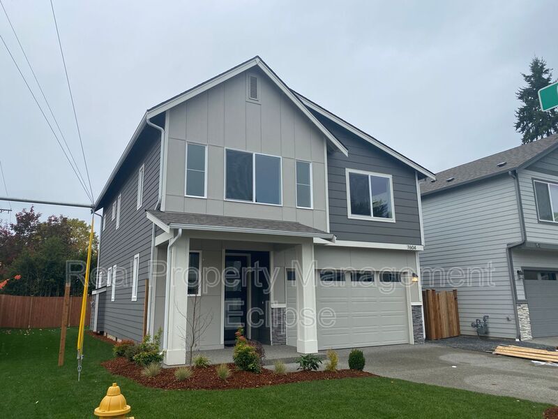 Foto principal - 7604 61st Dr NE