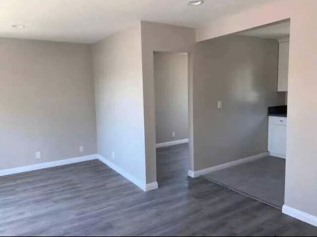Foto del edificio - 7753 Milton Ave