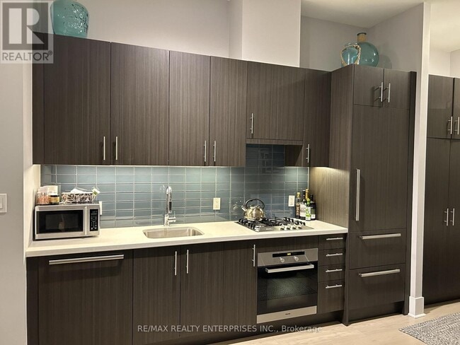 Building Photo - 29 Queens Quay E