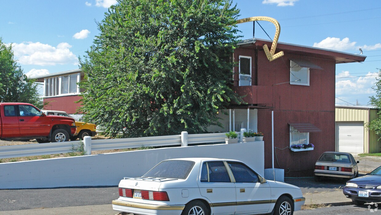 Primary Photo - 162 S Spokane St