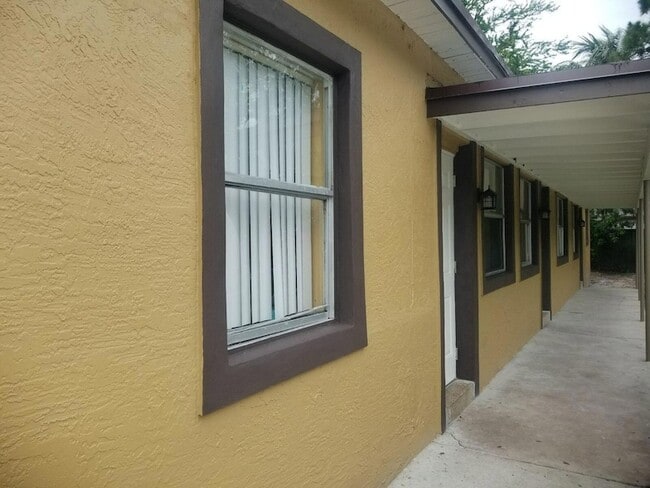 Building Photo - 418 NW 13th Ave