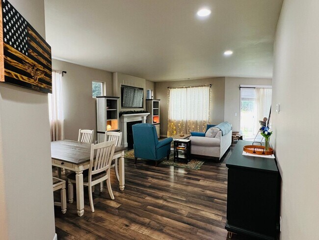 Foto del edificio - 2400 square foot, 3 Bedroom, 2.5 bath Skagit Highlands, Mount Vernon
