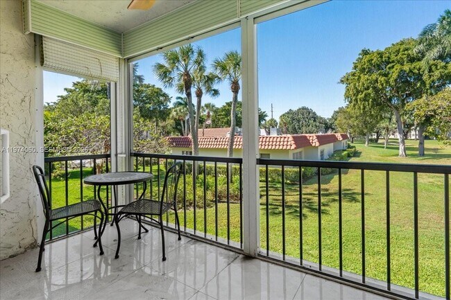 Foto del edificio - 811 S Hollybrook Dr