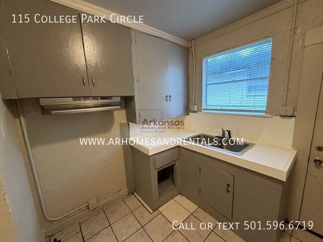 Building Photo - 115 College Park Cir