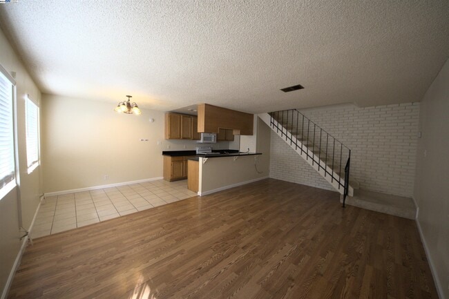 Foto del edificio - 1214 Sycamore Dr